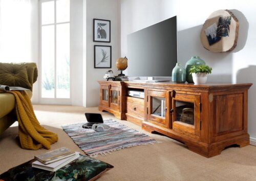 Massivmoebel24 TV-Board »OXFORD« (Extravagantes TV-Board im Landhausstil mit Glastüren und Schublade, im Landhausstil, braun lackiert 210x50x50 Akazie montiert), Klavierbeschläge, Metallleisten mit Noppen, Urtümliche Haltekeile, detailreich und stilvoll, dekorativer Kranz auf Oberseite, Schubladen auf Holzlaufschienen, Türen in Kassettenform, Handgriffe aus Metall in Sonnenform